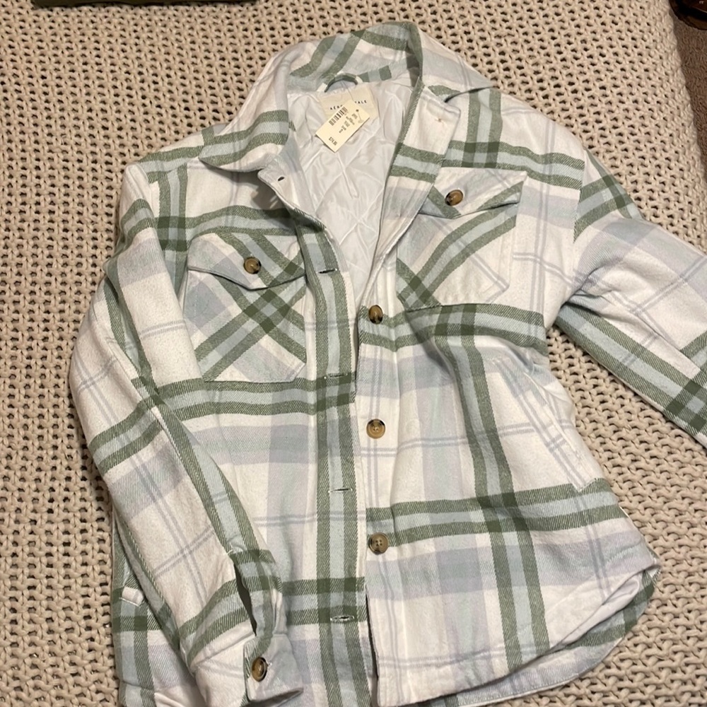 aeropostale plaid puffy jacket (not thick puffy), size small, very flattering